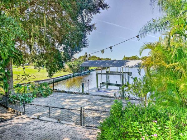 Canal Front Pool Home with 3 Bedrooms in Port Charlotte