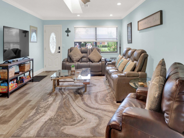 Charming 3 Bedroom Vacation Home with Private Pool