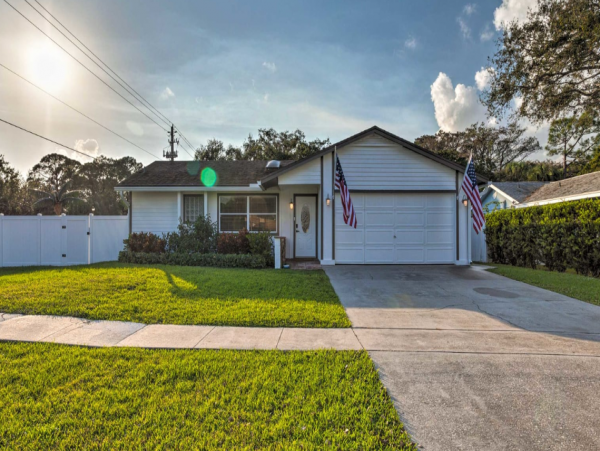 Charming 3 Bedroom Vacation Home with Private Pool