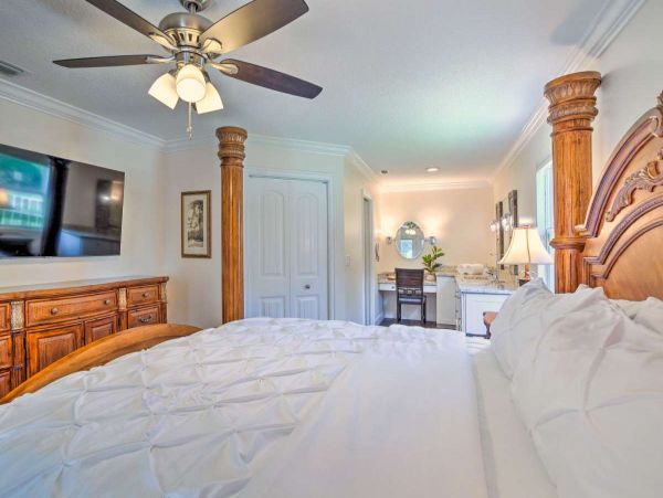 Charming 3 Bedroom Vacation Home with Private Pool