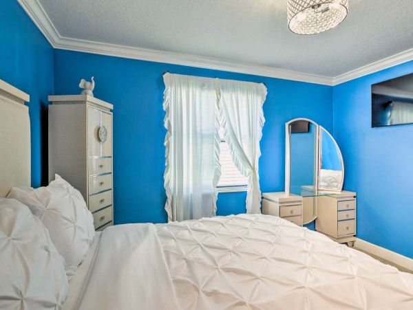 Charming 3 Bedroom Vacation Home with Private Pool