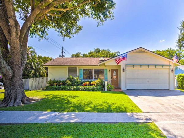 Charming 3 Bedroom Vacation Home with Private Pool