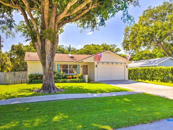 Charming 3 Bedroom Vacation Home with Private Pool