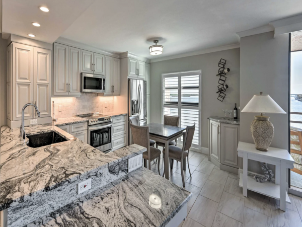 Superb Vacation Residence Bay Views Updated in Marco Island