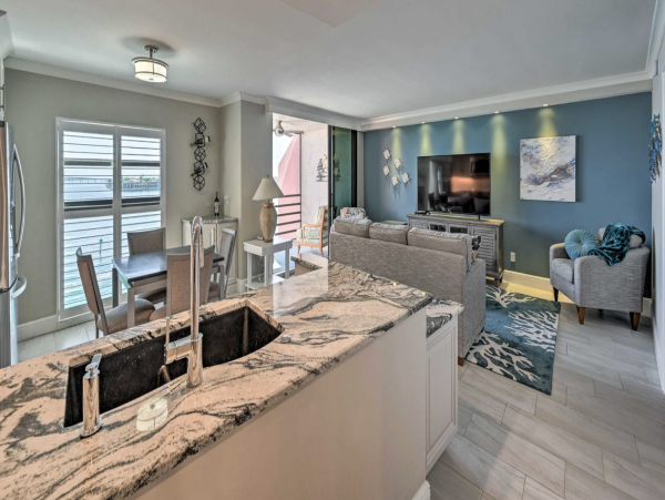 Superb Vacation Residence Bay Views Updated in Marco Island