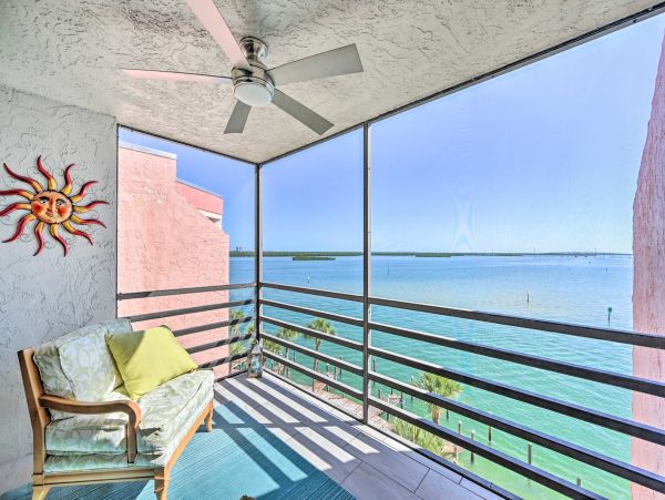 Superb Vacation Residence Bay Views Updated in Marco Island