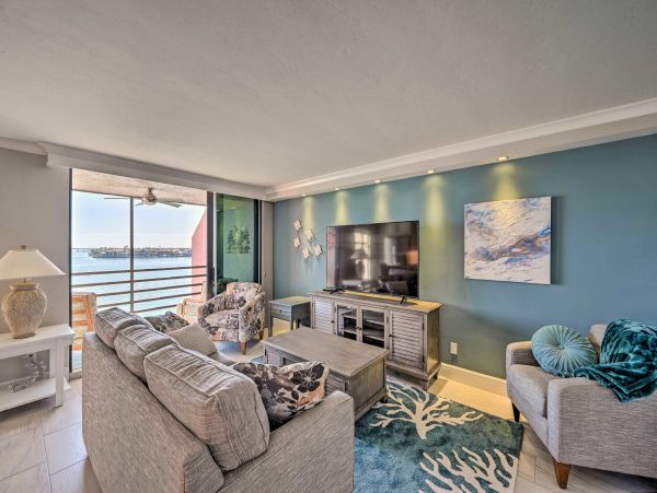 Superb Vacation Residence Bay Views Updated in Marco Island