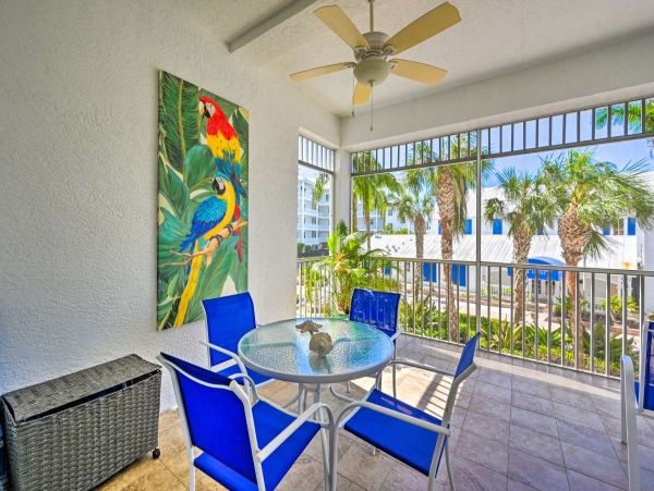 Beautiful 2 Bedroom Vacation Condo in Marco Island