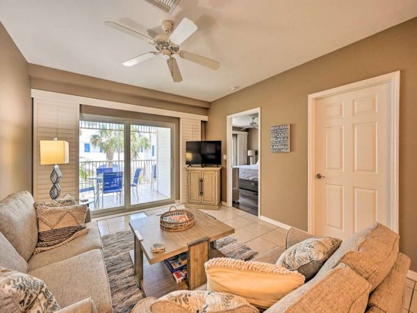 Beautiful 2 Bedroom Vacation Condo in Marco Island