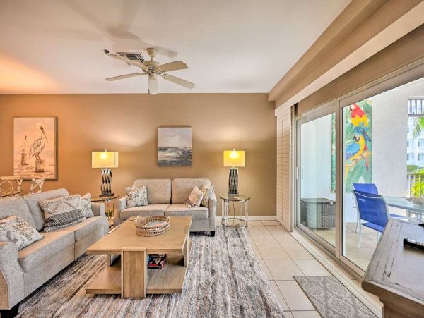 Beautiful 2 Bedroom Vacation Condo in Marco Island