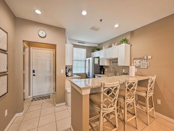 Beautiful 2 Bedroom Vacation Condo in Marco Island