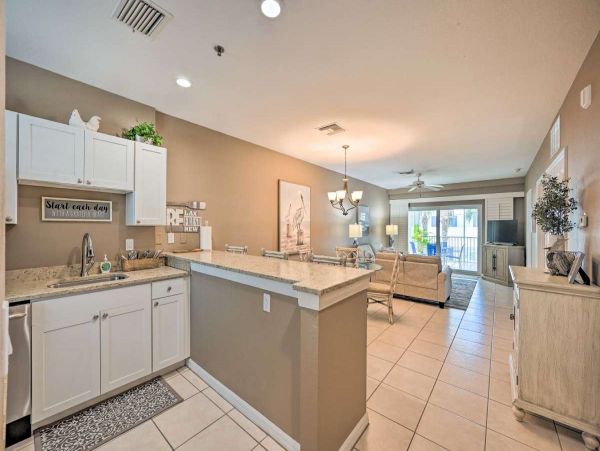 Beautiful 2 Bedroom Vacation Condo in Marco Island