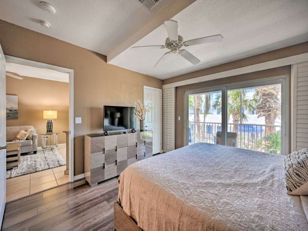 Beautiful 2 Bedroom Vacation Condo in Marco Island