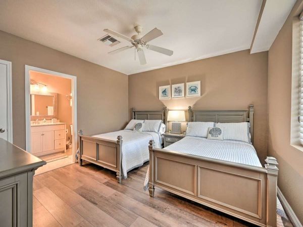 Beautiful 2 Bedroom Vacation Condo in Marco Island