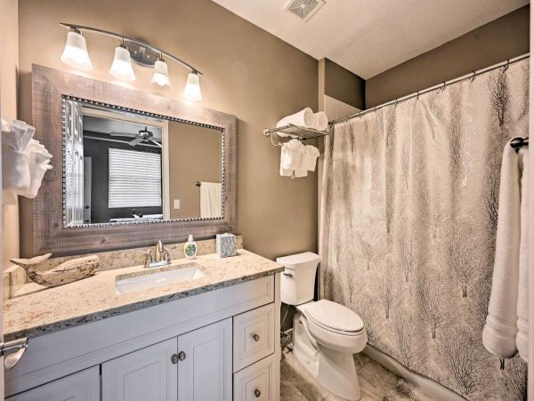 Beautiful 2 Bedroom Vacation Condo in Marco Island