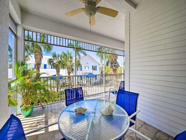 Beautiful 2 Bedroom Vacation Condo in Marco Island
