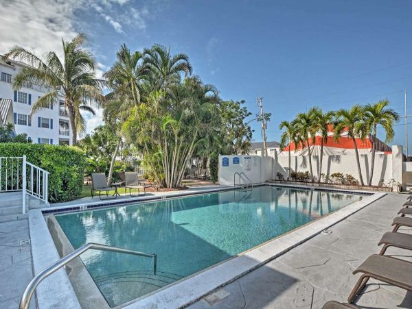 Beautiful 2 Bedroom Vacation Condo in Marco Island