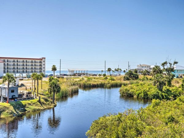 Mexico Beach Vacation Home Short Walk to Beach Sleeps 6