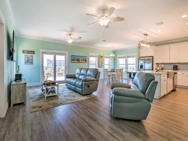 Mexico Beach Vacation Home Short Walk to Beach Sleeps 6