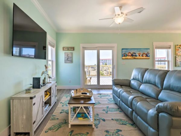 Mexico Beach Vacation Home Short Walk to Beach Sleeps 6