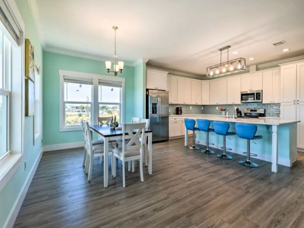 Mexico Beach Vacation Home Short Walk to Beach Sleeps 6
