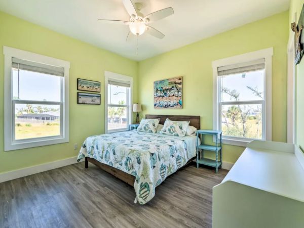 Mexico Beach Vacation Home Short Walk to Beach Sleeps 6