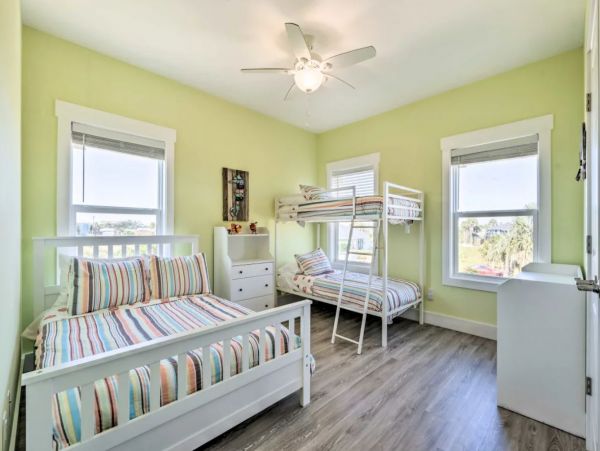 Mexico Beach Vacation Home Short Walk to Beach Sleeps 6