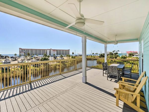 Mexico Beach Vacation Home Short Walk to Beach Sleeps 6
