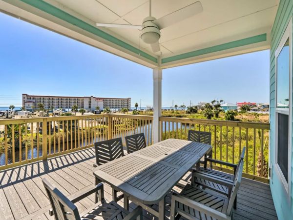 Mexico Beach Vacation Home Short Walk to Beach Sleeps 6