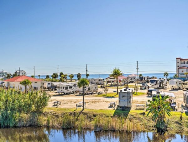 Mexico Beach Vacation Home Short Walk to Beach Sleeps 6