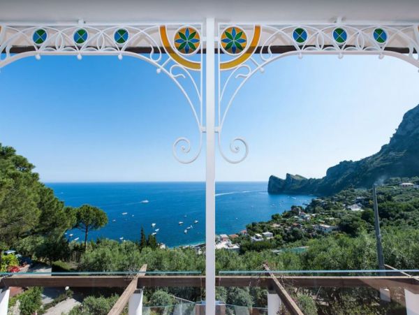 Luxury Vacation Villa in Sorrento with Private Pool & Hot Tub