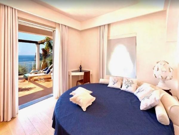 Luxury Vacation Villa in Sorrento with Private Pool & Hot Tub