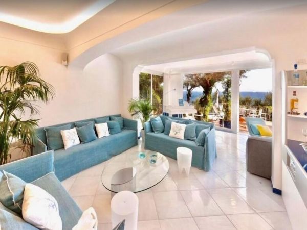Luxury Vacation Villa in Sorrento with Private Pool & Hot Tub