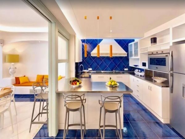 Luxury Vacation Villa in Sorrento with Private Pool & Hot Tub