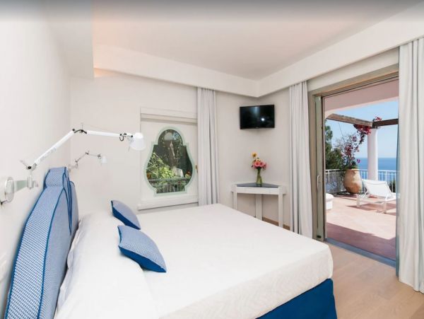 Luxury Vacation Villa in Sorrento with Private Pool & Hot Tub