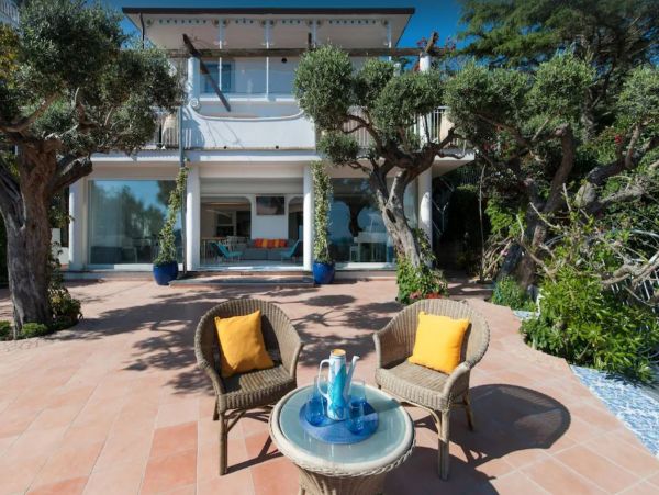 Luxury Vacation Villa in Sorrento with Private Pool & Hot Tub