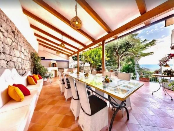 Luxury Vacation Villa in Sorrento with Private Pool & Hot Tub