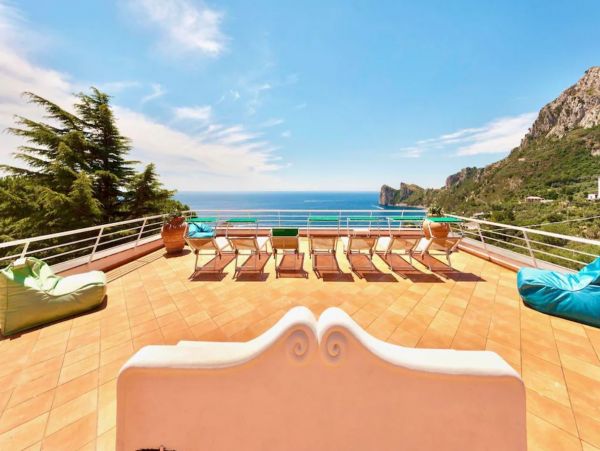 Luxury Vacation Villa in Sorrento with Private Pool & Hot Tub