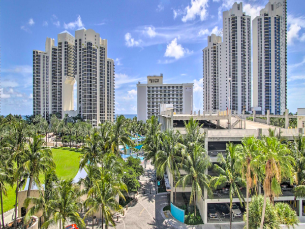 Sunny Isles Resort Condo 1/2 mile to the beach