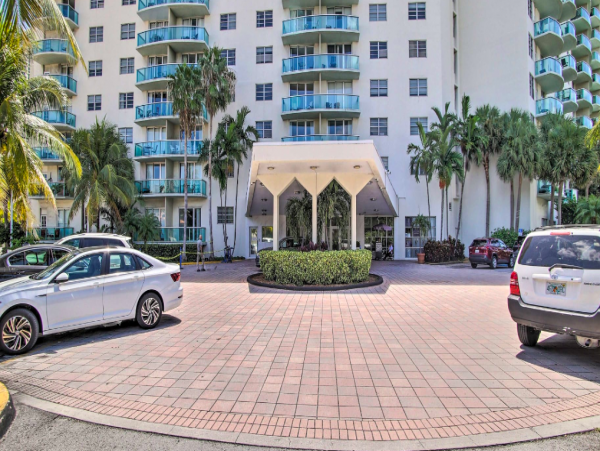 Sunny Isles Resort Condo 1/2 mile to the beach