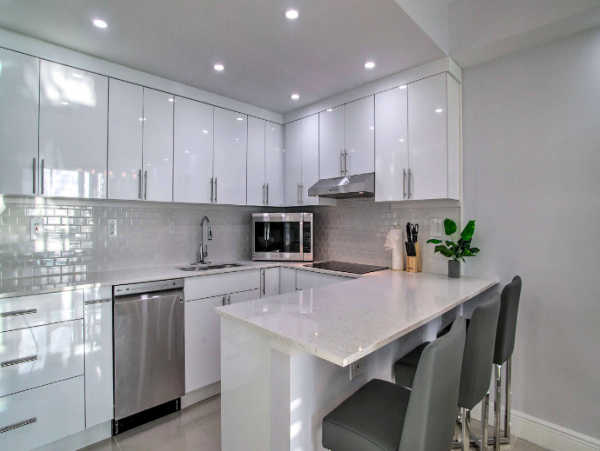 Sunny Isles Resort Condo 1/2 mile to the beach
