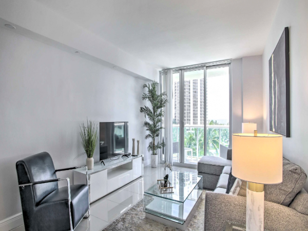 Sunny Isles Resort Condo 1/2 mile to the beach