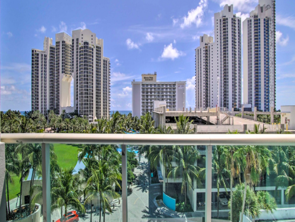 Sunny Isles Resort Condo 1/2 mile to the beach