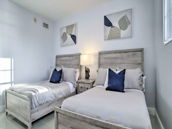 Sunny Isles Resort Condo 1/2 mile to the beach