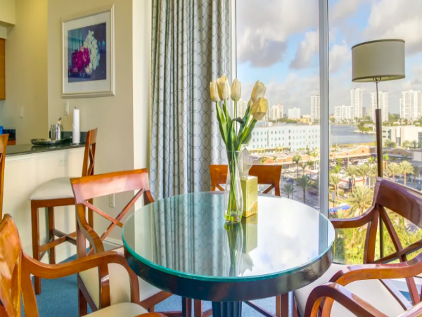 Beachfront High rise Condo with Pool & Tennis court