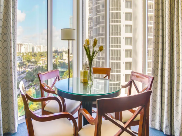 Beachfront High rise Condo with Pool & Tennis court