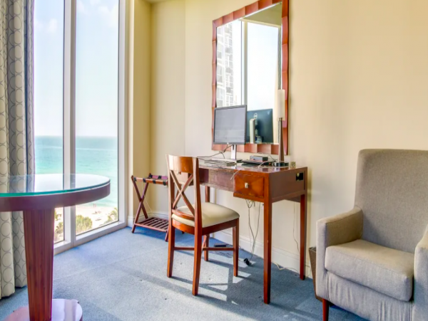 Beachfront High rise Condo with Pool & Tennis court