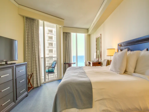 Beachfront High rise Condo with Pool & Tennis court