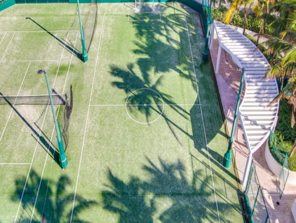 Beachfront High rise Condo with Pool & Tennis court