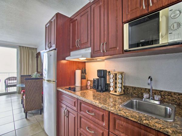 Cozy Vacation Studio Rental in Sunny Isles Beach Right on Beach